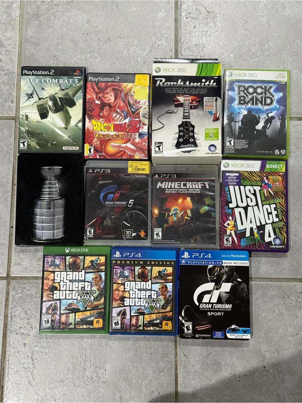 Lot of Empty Video Game Cases - PS4, PS3, PS2, Xbox 360, Xbox One